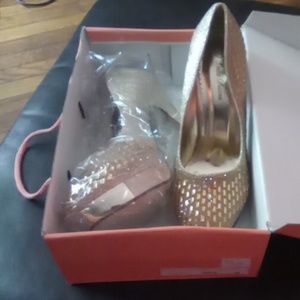 Gold hill pumps by bella hanna